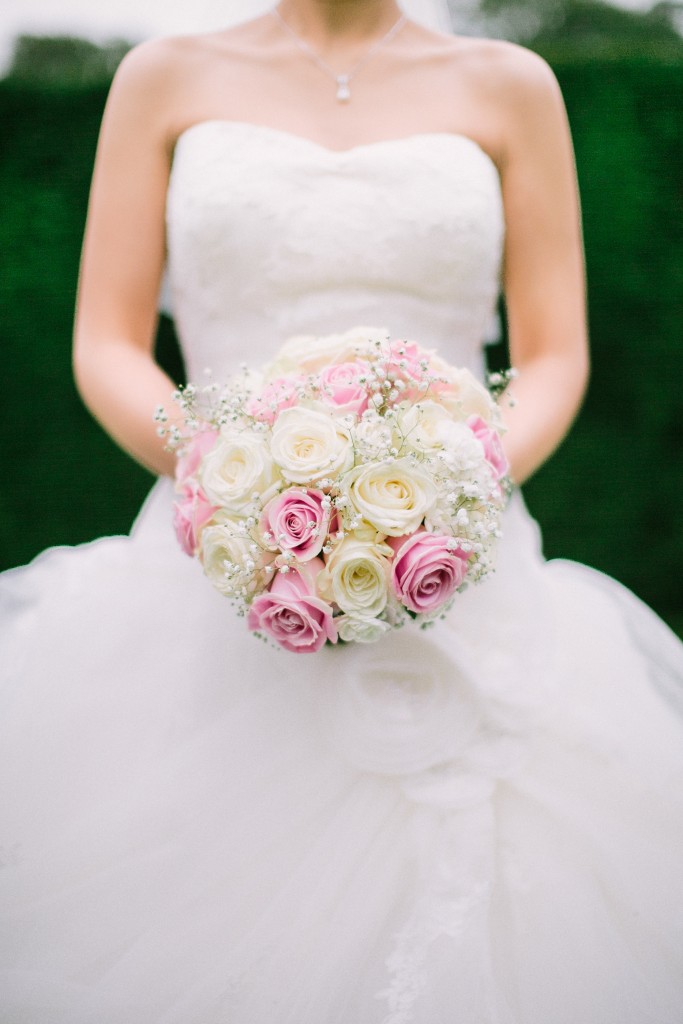 nicholas-lau-nicholau-weddings-london-film-photography-beautiful-pretty-blog-first-wedding-love-cute-chinese-asian-pink-and-white-rose-bouquet-pearls-bride-princess-trumpet-gown