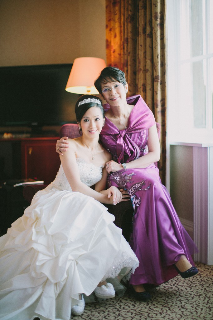 nicholas-lau-nicholau-london-film-photography-chinese-asian-wedding-mother-of-the-bride-bridal-party-purple-dresses-a
