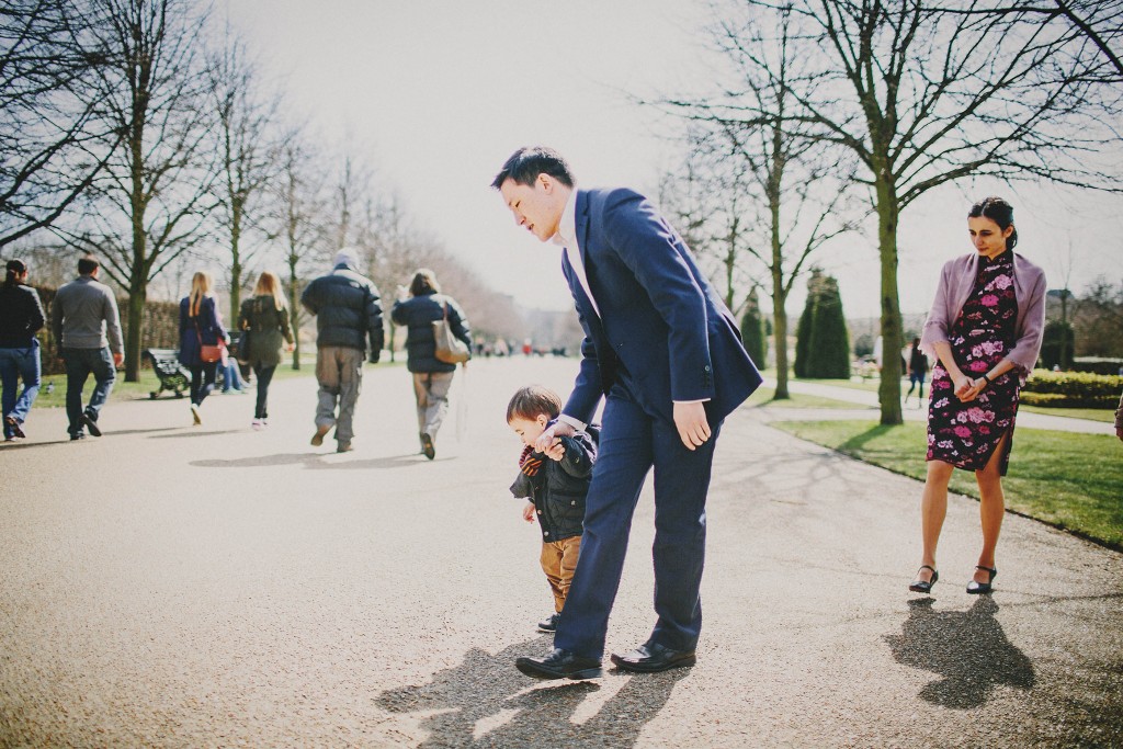 nicholas-lau-nicholau-family-portraits-london-film-photography-chinese-asian-interracial-white-moroccan-half-mixed-baby-regents-park-man-freckles-father-and-son-walking-holding-hands