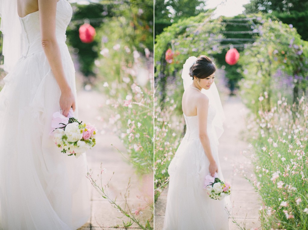 nicholas-lau-nicholau-london-film-fine-art-photography-beautiful-blog-first-wedding-love-cute-white-dress-chinese-asian-Gaynes-park-bouquet-roses-walking-turned-bride-wild-flowers-in-the-sunlight