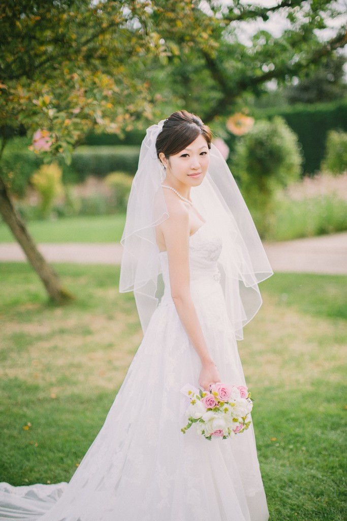 nicholas-lau-nicholau-london-film-fine-art-photography-beautiful-blog-first-wedding-love-cute-white-dress-chinese-asian-Gaynes-park-when-you-stop-and-stare-at-the-man-you-will-marry-veil-bouquet