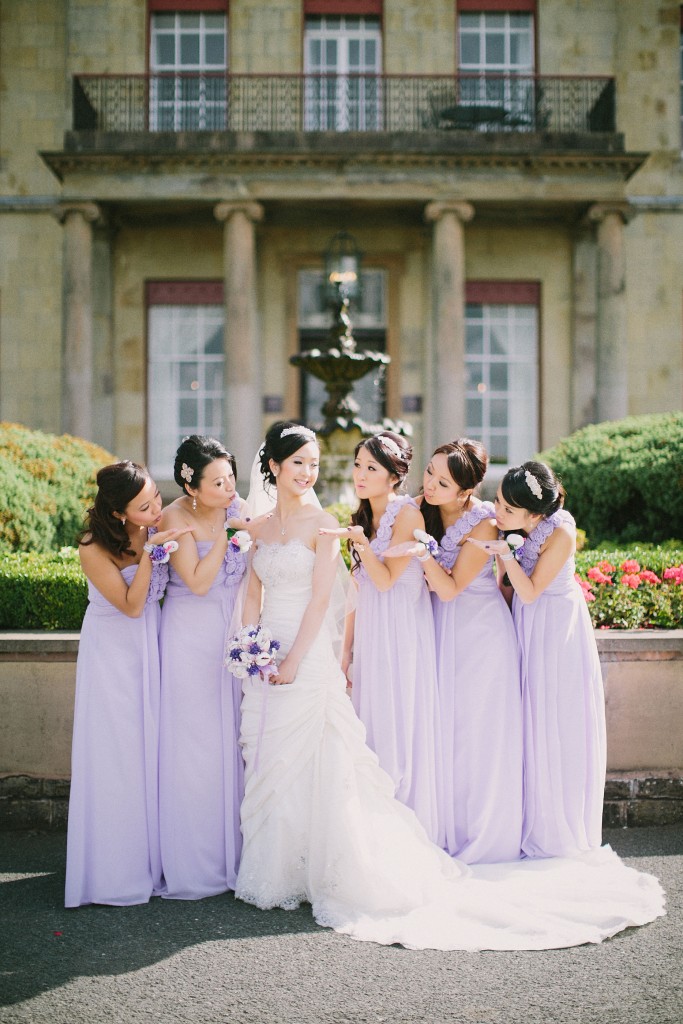 nicholas-lau-nicholau-london-film-photography-chinese-asian-wedding-bridesmaids-blowing-kisses-to-the-bride-bridal-party-lilac-dresses