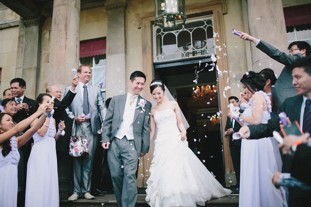 nicholas-lau-nicholau-london-film-photography-chinese-asian-wedding-get-away-confetti-poppers-bride-groom-just-married
