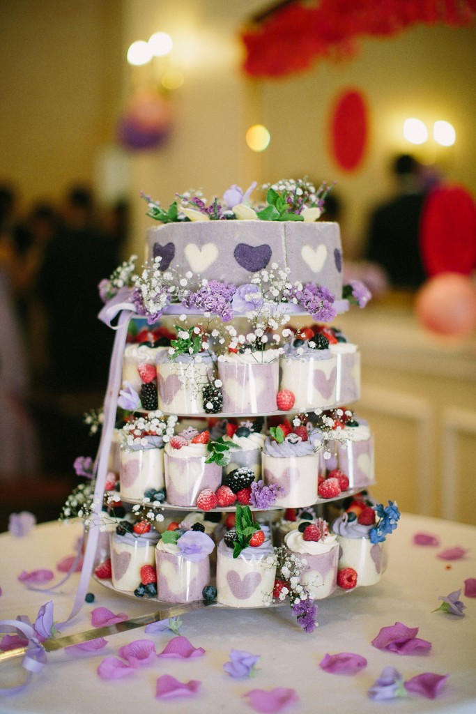 nicholas-lau-nicholau-london-film-photography-chinese-asian-wedding-petals-table-purple-white-heart-cake-cupcakes