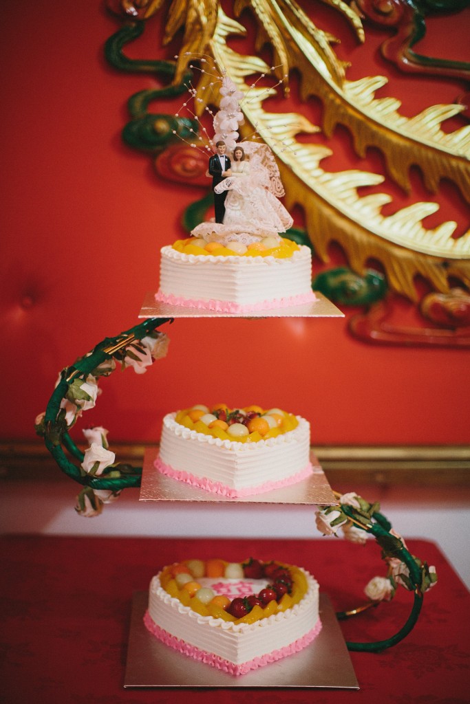 nicholas-lau-nicholau-london-film-photography-chinese-asian-wedding-three-tier-heart-shaped-floating-shelf-cake-shelves