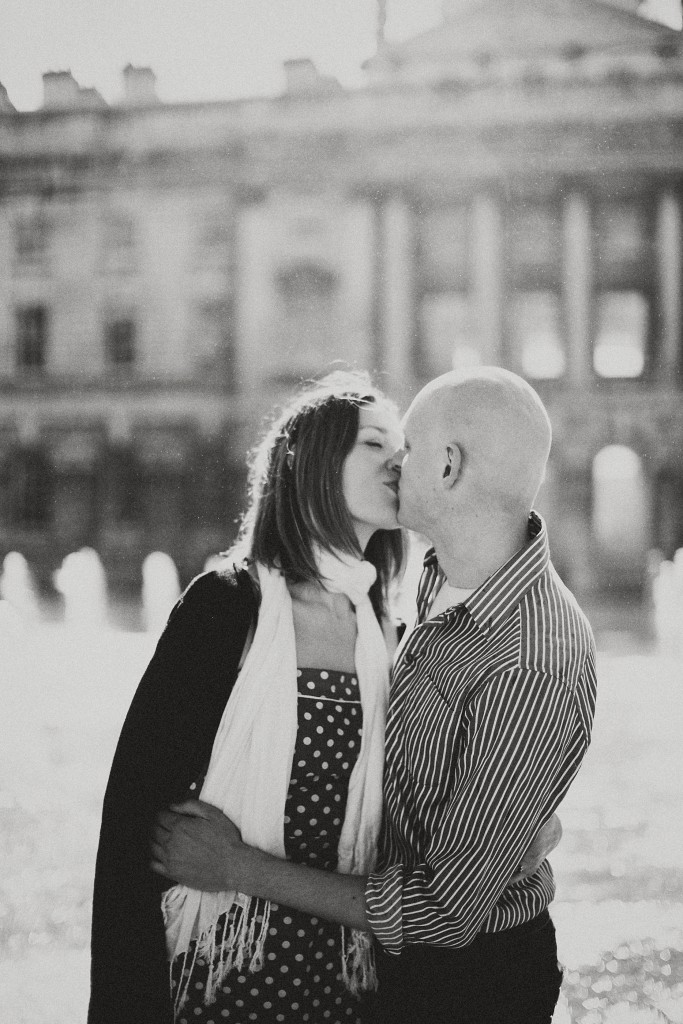 nicholas-lau-nicholau-lincolns-inns-fields-somerset-house-engagement-couple-photos-prewedding-love-london-black-and-white-kissing-passion-passionate-hugging-holding