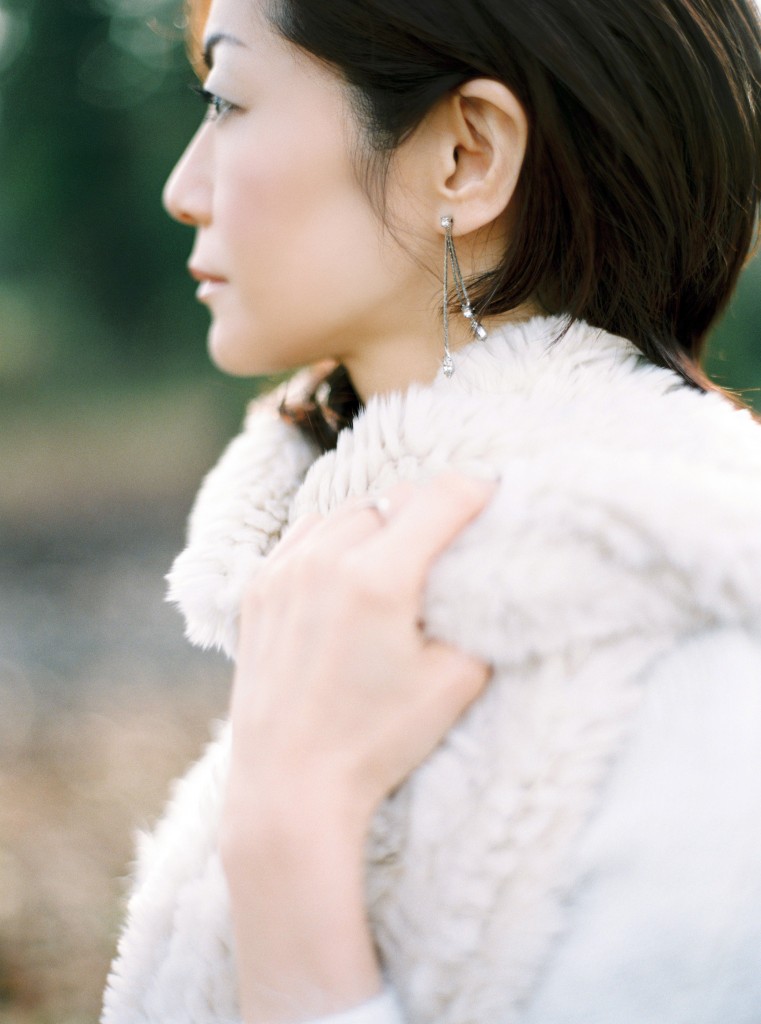 nicholas-lau-nicholau-portrait-photography-winter-fall-fine-art-contax-645-fuji-film-japanese-lady-girl-cold-neck-drop-earring-gaze-onto-the-horizon