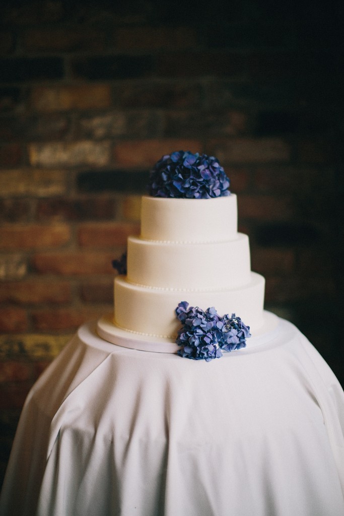 nicholau-nicholas-lau-interracial-wedding-three-tier-white-wedding-cake-purple-hydragea-purple