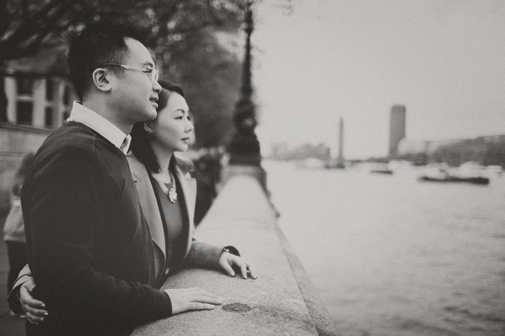 nicholas-lau-nicholau-engagement-spring-photography-peony-and-mockingbird-chinese-couple-battersea-park-westminster-something-blue-black-white-asian-river-thames-bridge