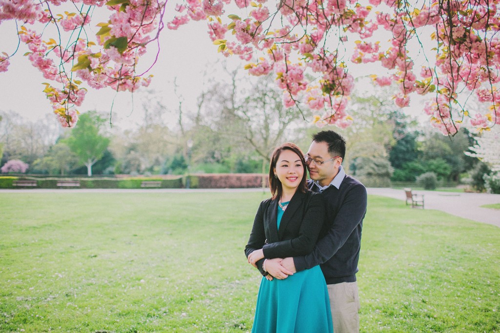 nicholas-lau-nicholau-engagement-spring-photography-peony-and-mockingbird-chinese-couple-battersea-park-westminster-something-blue-hug-from-behind-sakura-frame
