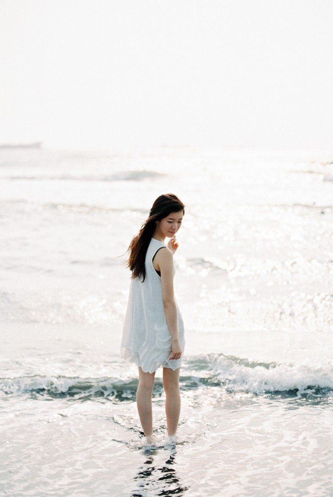 nicholas-lau-nicholau-katrina-li-taiwan-travel-photography-portraits-beach-taipei-kaohsiung-eos3-fuji-flim-400h-getting-feet-wet-waves-girl-mermaid