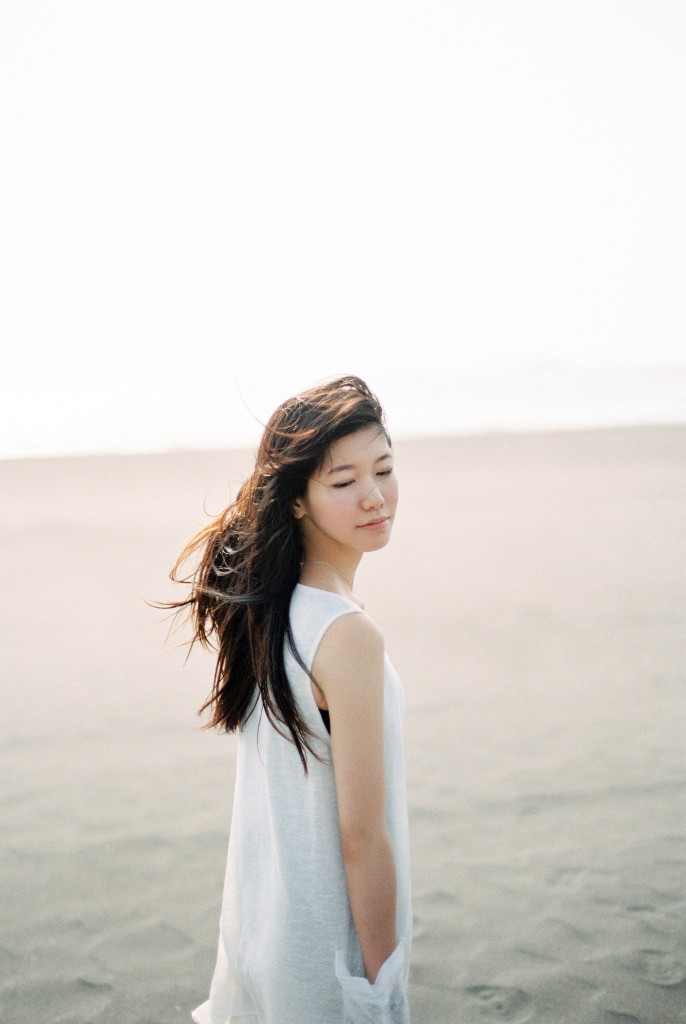 nicholas-lau-nicholau-katrina-li-taiwan-travel-photography-portraits-beach-taipei-kaohsiung-eos3-fuji-flim-400h-white-dress-wind-in-hair-smiling-happy-beach-joy