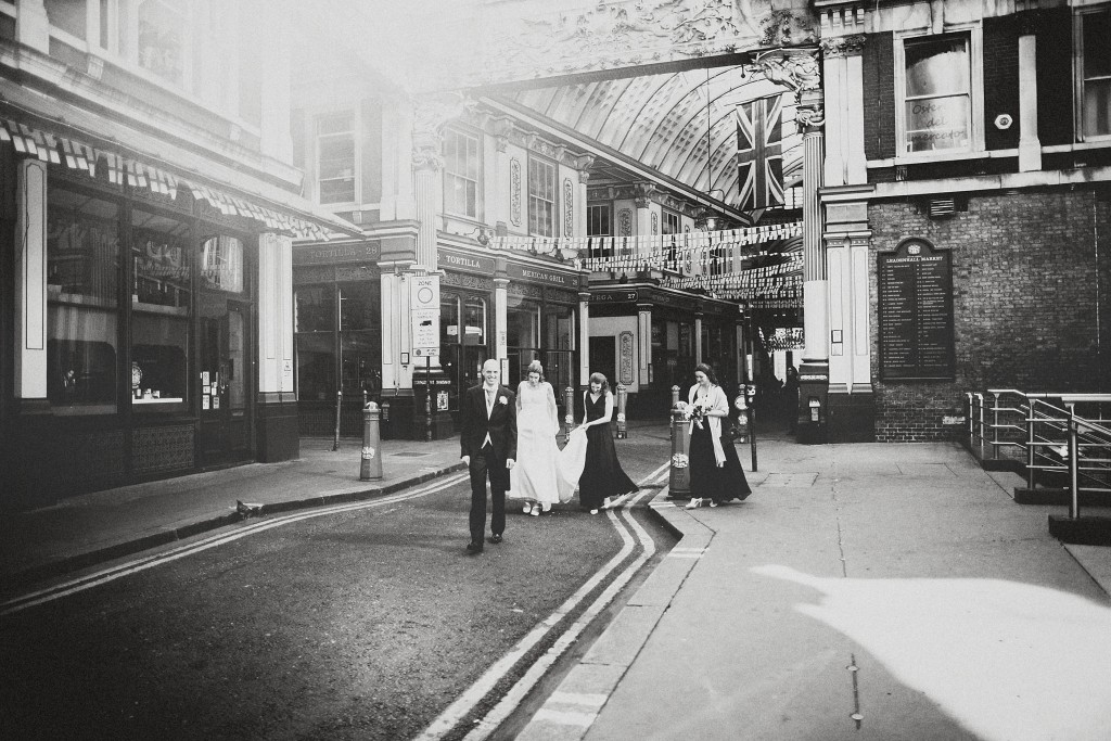 nicholas-lau-nicholau-london-weddings-fine-art-photography-leadenhall-market-st-helens-church-documentary-style-black-white-urban-couple