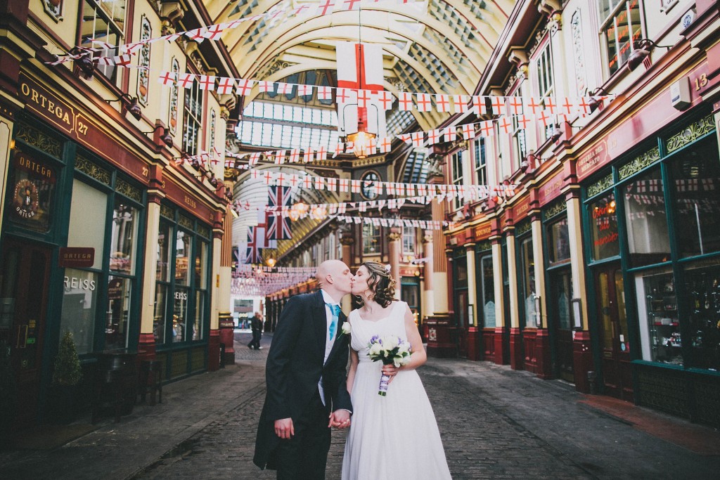 nicholas-lau-nicholau-london-weddings-fine-art-photography-leadenhall-market-st-helens-church-documentary-style-full-colour-color-bride-groom-kissing-kiss