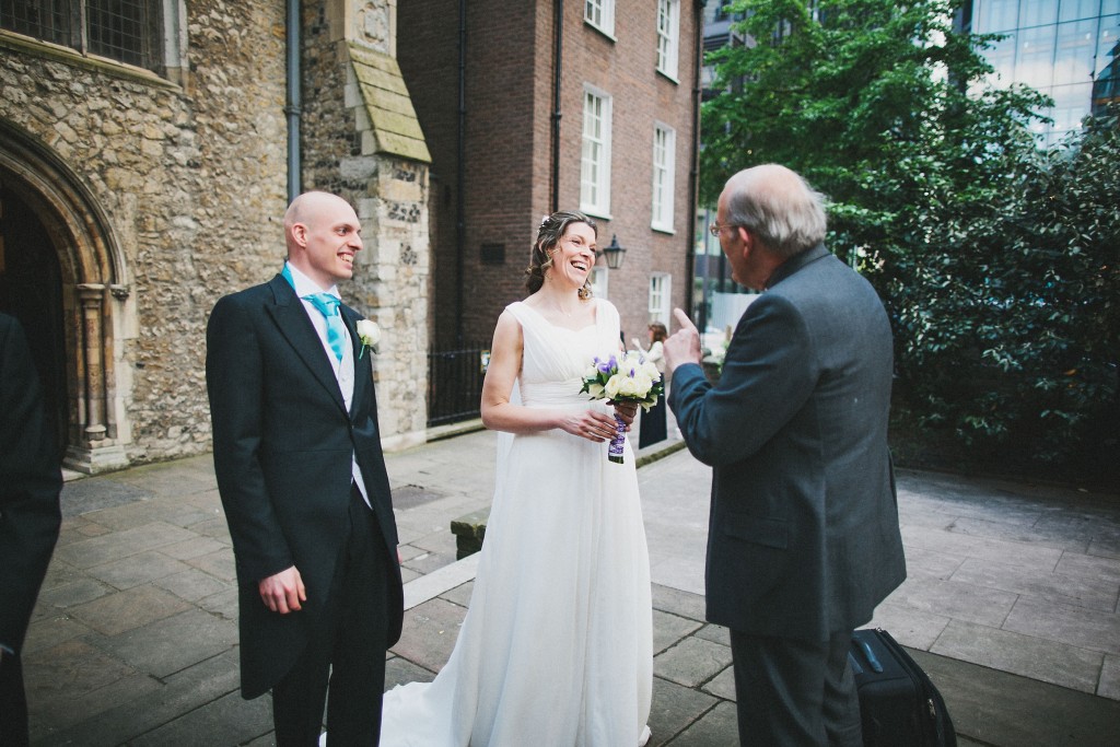 nicholas-lau-nicholau-london-weddings-fine-art-photography-leadenhall-market-st-helens-church-father-of-the-bride-lecture-laughter-documentary