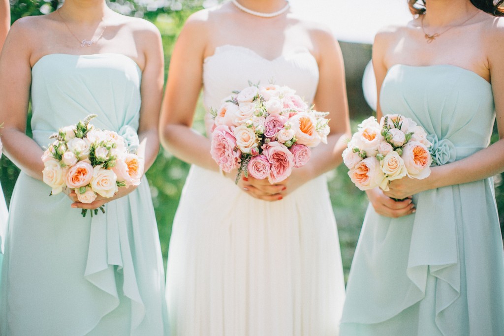 nicholau-nicholas-lau-wedding-fine-art-photography-london-chinese-asian-bridesmaids-bride-bouquets-mint-green-roses-dresses