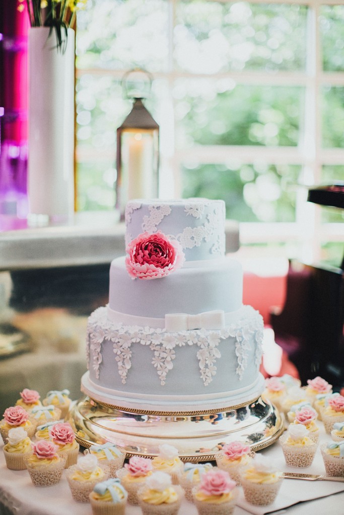 nicholau-nicholas-lau-wedding-fine-art-photography-london-chinese-asian-window-light-beautiful-three-tier-lavender-cake