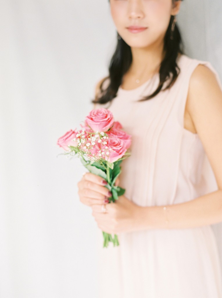 Nicholas-lau-nicholau-film-fine-art-photography-portraits-korean-asian-tea-pot-fuji-400-contax-645-pretty-beautiful-pink-roses-peach-dress (1)