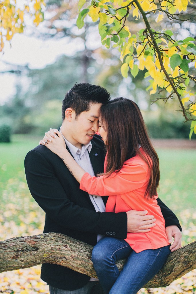nicholau-nicholas-lau-couple-pre-wedding-film-fine-art-photography-red-blazer-leaves-fall-autumn-kew-gardens-uk-london-affection-hugging-chinese-love-embrace