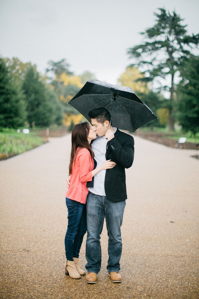 nicholau-nicholas-lau-couple-pre-wedding-film-fine-art-photography-red-blazer-leaves-fall-autumn-kew-gardens-uk-london-kissing-rain-umbrella-chinese-path