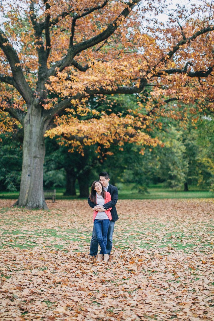 nicholau-nicholas-lau-couple-pre-wedding-film-fine-art-photography-red-blazer-leaves-fall-autumn-kew-gardens-uk-london-sea-of-trees-chinese