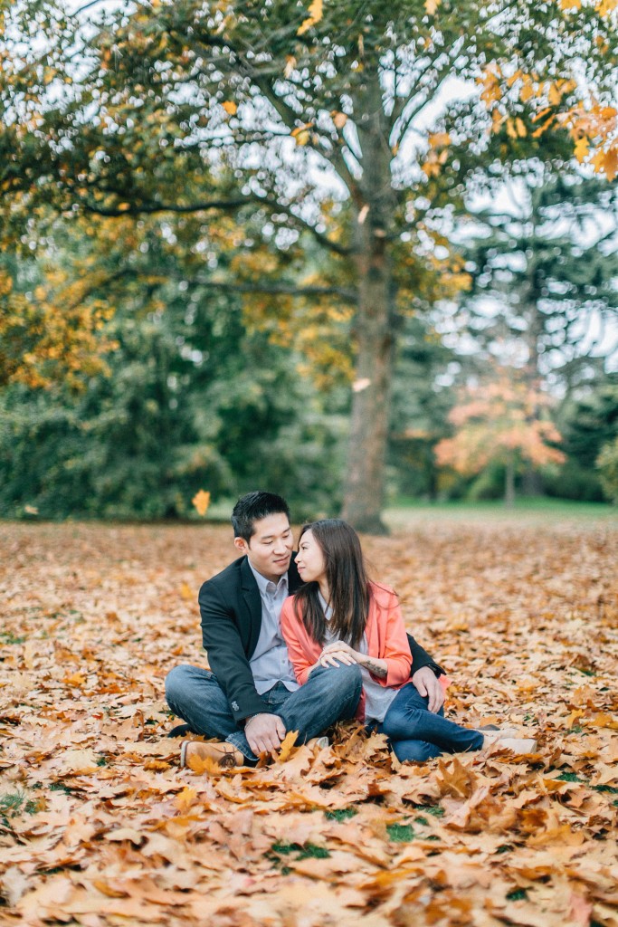 nicholau-nicholas-lau-couple-pre-wedding-film-fine-art-photography-red-blazer-leaves-fall-autumn-kew-gardens-uk-london-sitting-cuddling-together-trees-pile