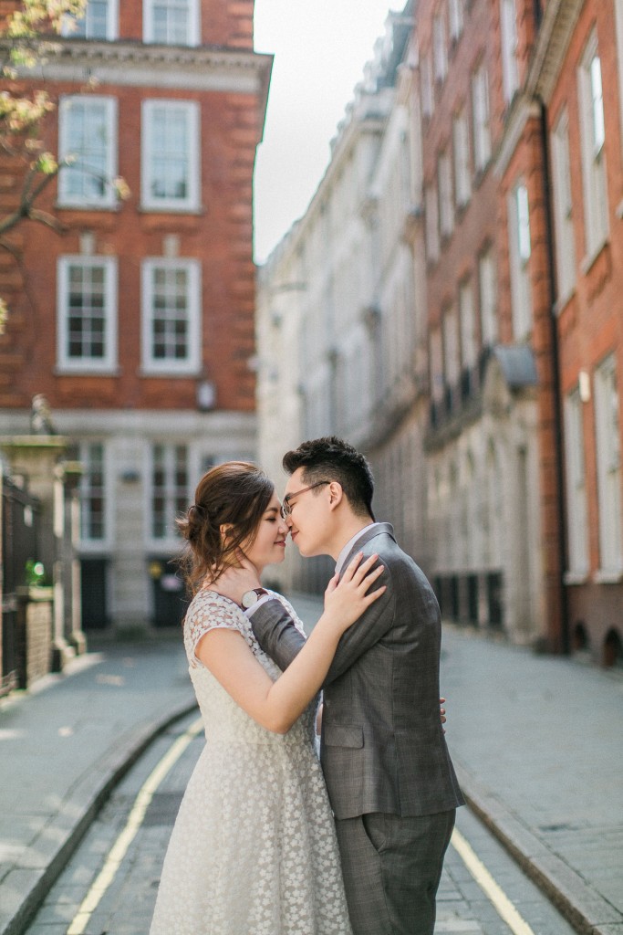 nicholas-lau-nicholau-photo-photography-fine-art-hybrid-engagement-chinese-asian-couple-london-uk-white-dress-grey-suit-brick-walls-kissing-in-city