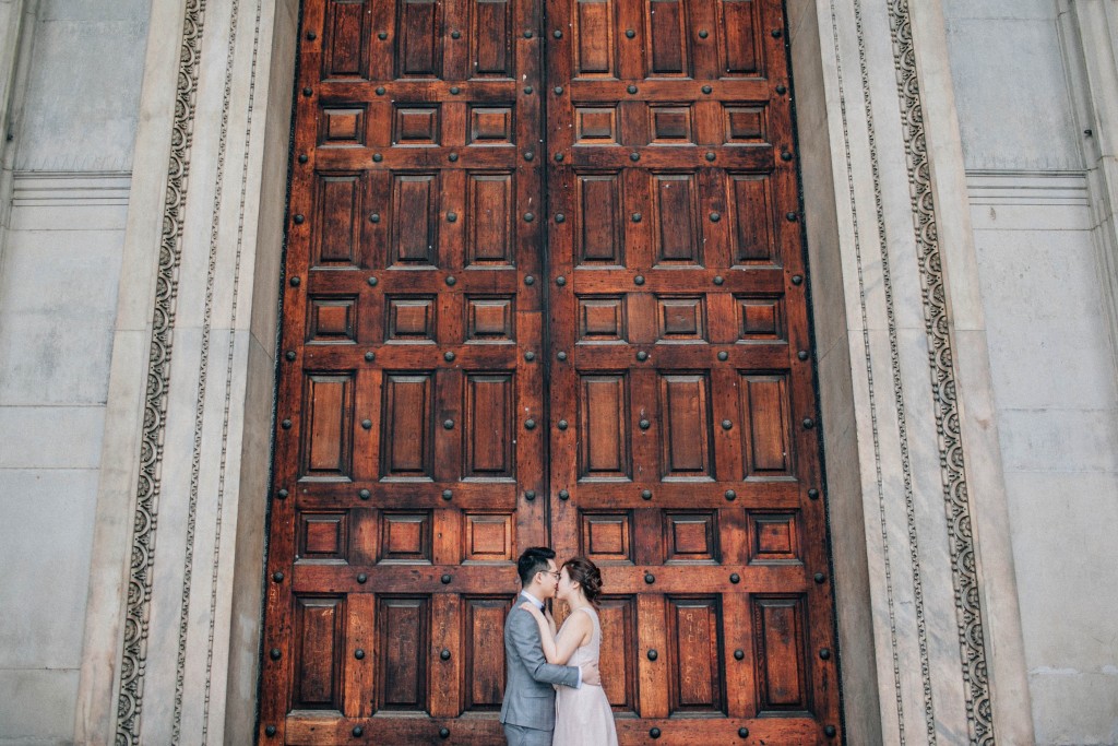 nicholas-lau-nicholau-photo-photography-fine-art-hybrid-engagement-chinese-asian-couple-london-uk-white-dress-grey-suit-wood-carved-door-kissing