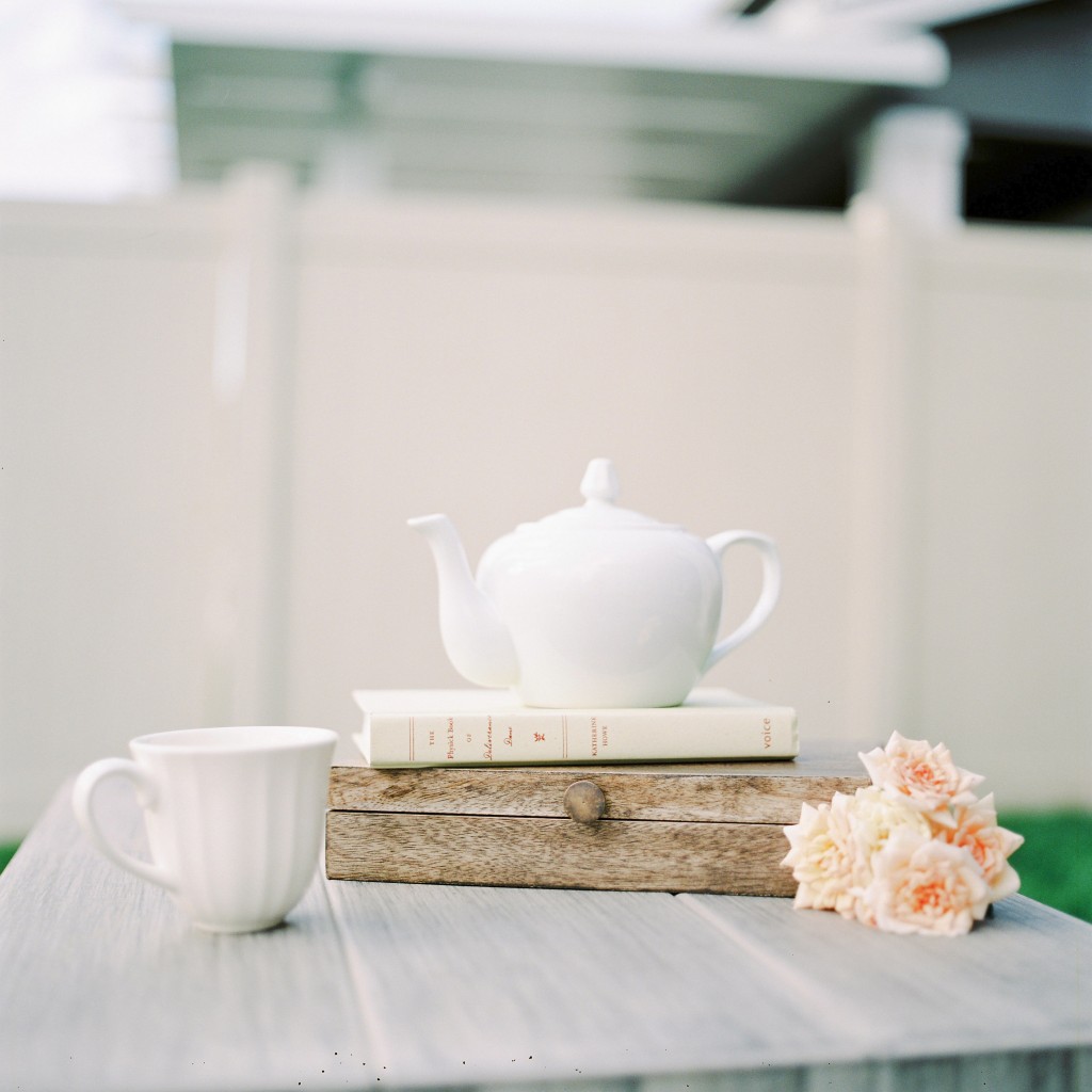 nicholas-lau-meghan-page-hasselblad-503cw-rustic-tea-time-pot-coffee-boise-idaho-fuji-film-400h-uk-film-lab-photography