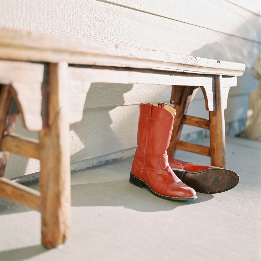 nicholas-lau-meghan-page-red-boots-idaho-photography-film-uk-film-lab-boise-cowboy-bench-rustic-afternoon-hasselblad-503c-fuji-400h