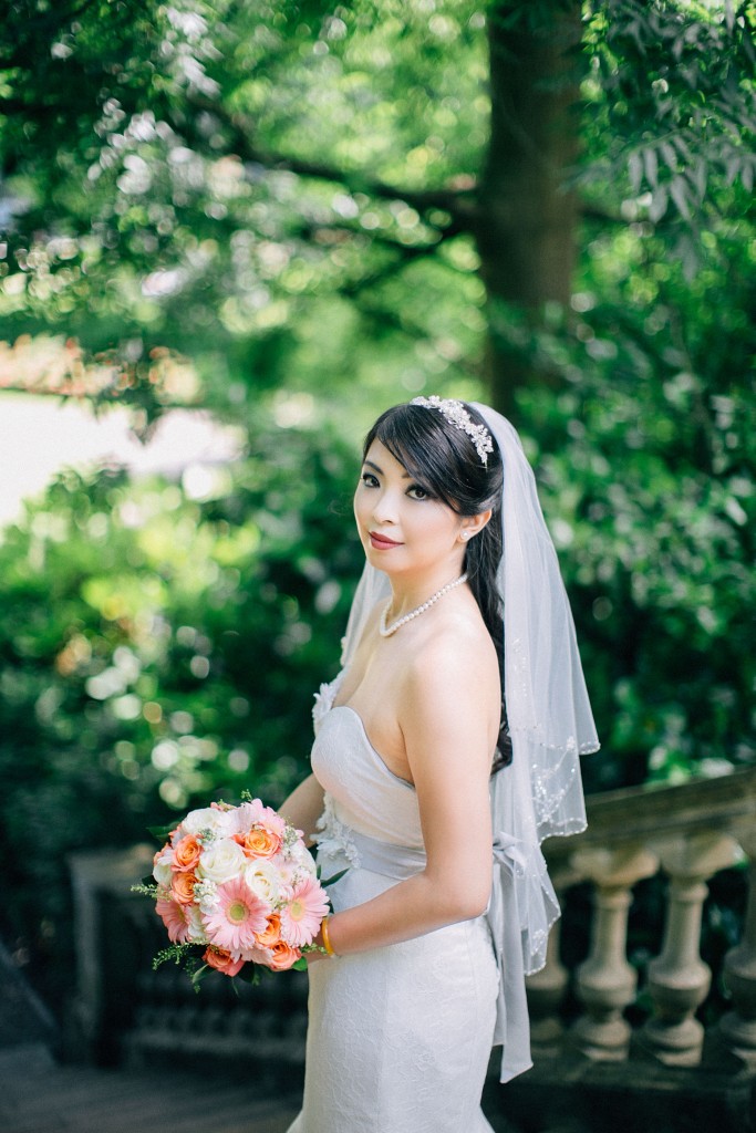 nicholas-lau-photo-photography-wedding-uk-london-asian-chinese-bouquet-veil-garden-bride