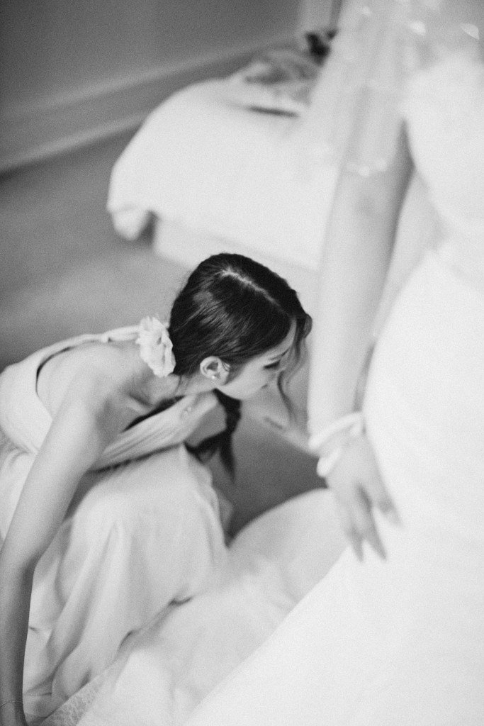 nicholas-lau-photo-photography-wedding-uk-london-asian-chinese-bridesmaid-bride-spreading-dress-black-white-getting-ready-to-marry