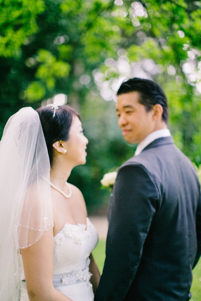 nicholas-lau-photo-photography-wedding-uk-london-asian-chinese-groom-looking-at-bride