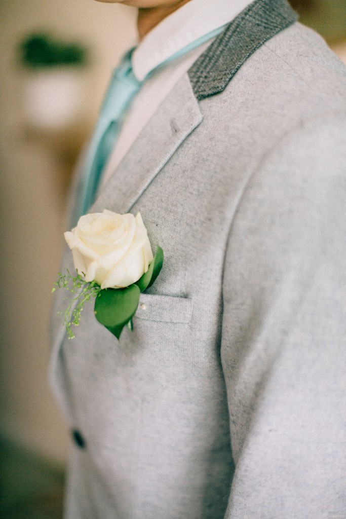 nicholas-lau-photo-photography-wedding-uk-london-asian-chinese-groom-style-grey-suit-white-flower-teal-tie