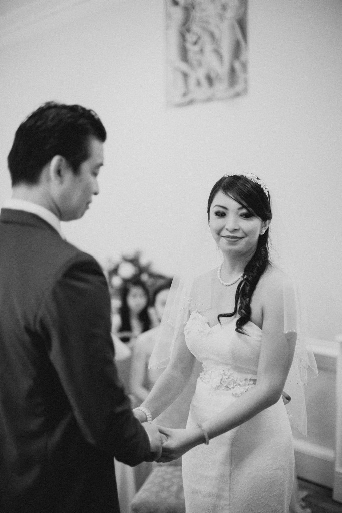 nicholas-lau-photo-photography-wedding-uk-london-asian-chinese-oath-vows-of-marriage-black-white