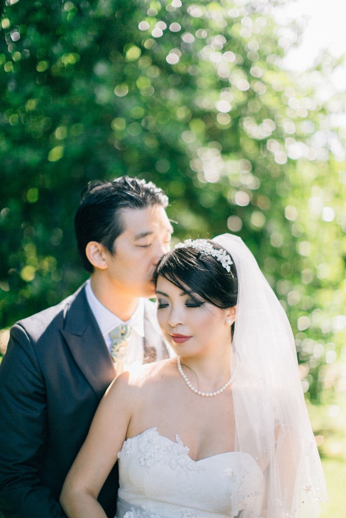 nicholas-lau-photo-photography-wedding-uk-london-asian-chinese-pearl-necklace-groom-kissing-forehead-veil-bride-york-house-twickenham