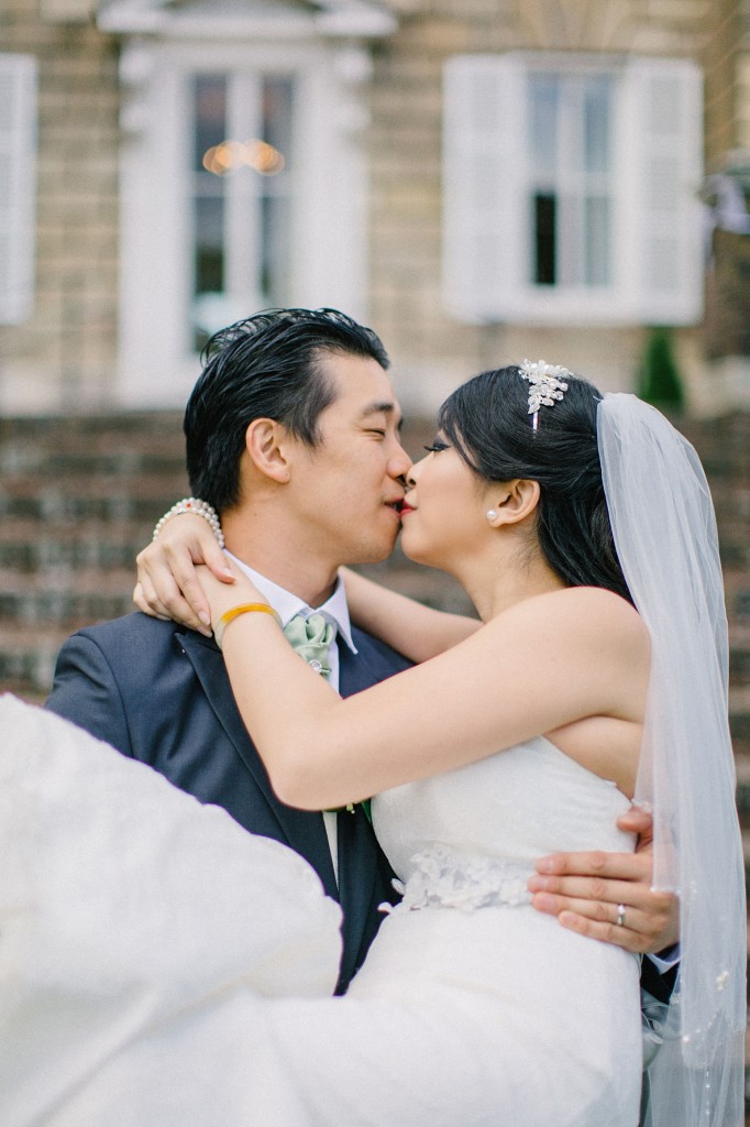 nicholas-lau-photo-photography-wedding-uk-london-asian-chinese-picked-up-bride-carry-the-bride