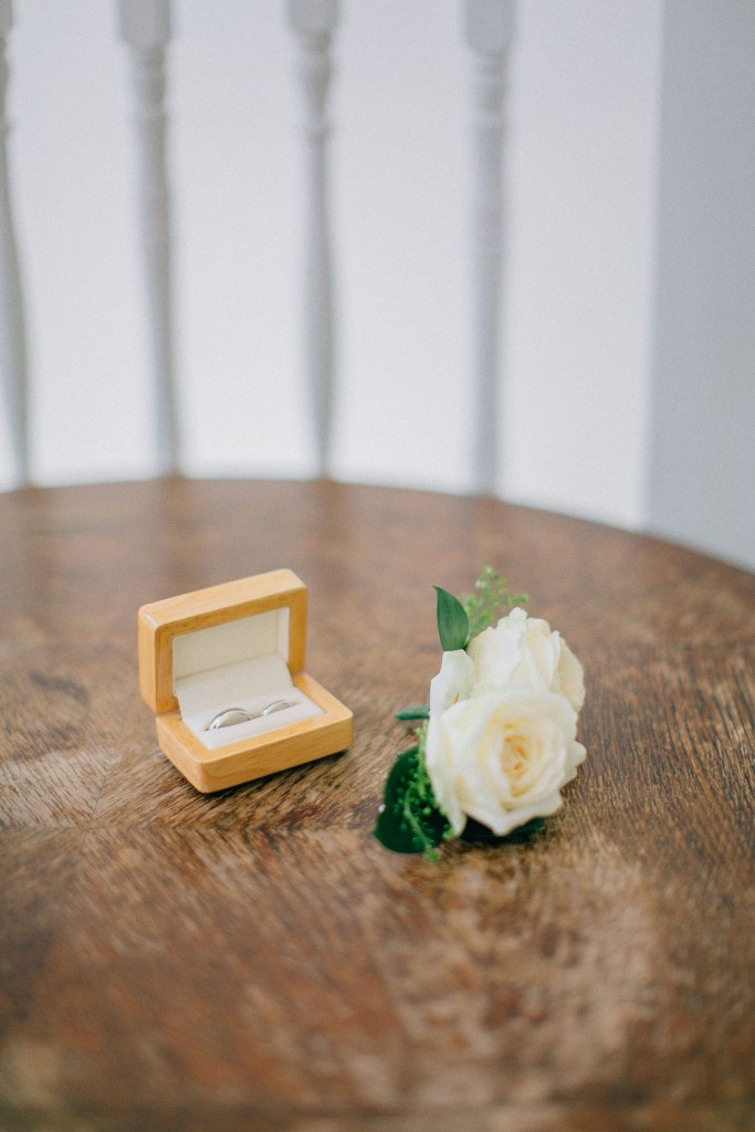nicholas-lau-photo-photography-wedding-uk-london-asian-chinese-rings-ring-box-details-flower-rose-white-gold-marriage