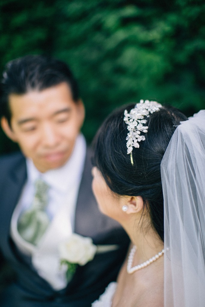 nicholas-lau-photo-photography-wedding-uk-london-asian-chinese-veil-bride-looking-at-her-husband