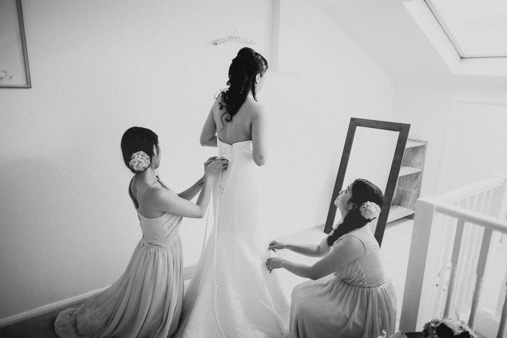 nicholas-lau-photo-photography-wedding-uk-london-asian-chinese-white-dress-black-and-bridesmaid-getting-ready-mirror