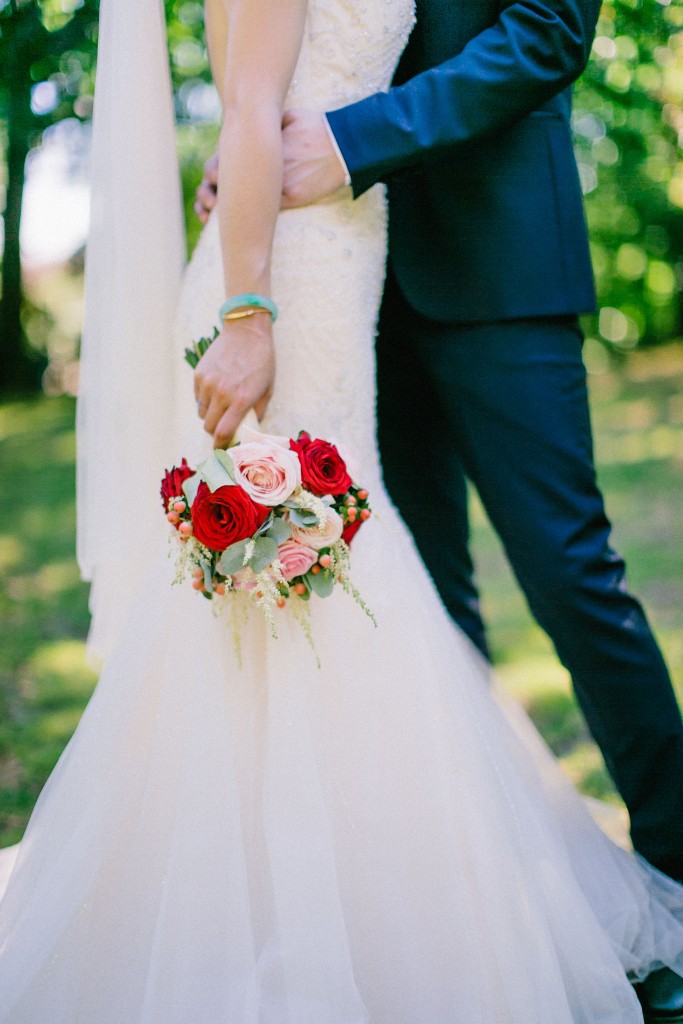 nicholas-lau-photo-photography-wedding-uk-london-holland-park-gardens-orangery-the-chinese-couple-summer-beautiful-photographer-bride-groom-hugging-holding-bracelets-bouquet