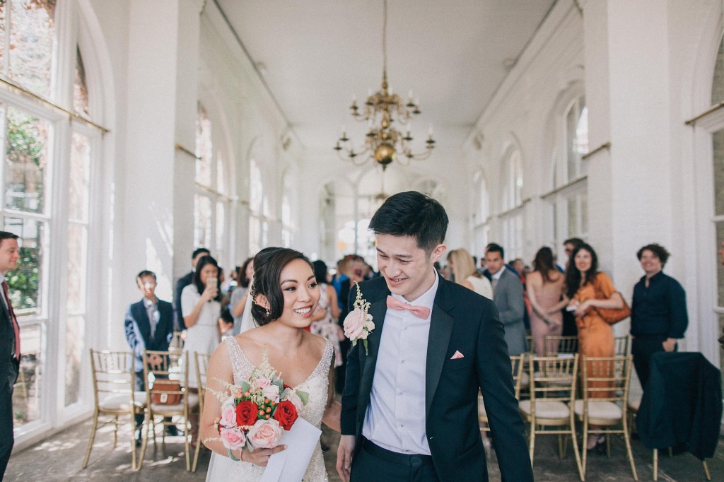 nicholas-lau-photo-photography-wedding-uk-london-holland-park-gardens-orangery-the-chinese-couple-summer-beautiful-photographer-just-married-guests-clapping-bride-groom