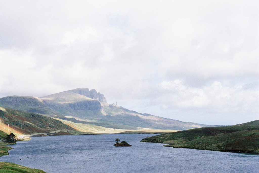 nicholas-lau-photo-photography-scotland-isle-of-skye-wanderlust-film-carmencita-lab-fine-art-clouds-island-lake-loch