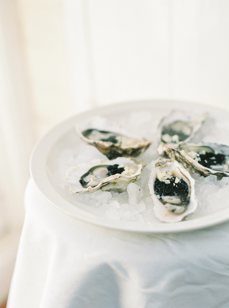 nicholas-lau-photo-photography-oyster-oysters-fruit-de-mer-seafood-lifestyle-film-fuji-contax-645-billingsgate-london-market-maldon-ice-plate-display-cavier-garlic