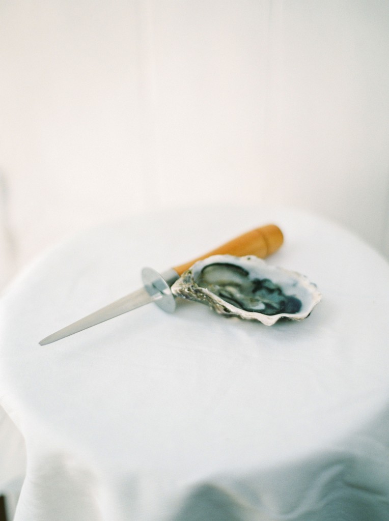 nicholas-lau-photo-photography-oyster-oysters-fruit-de-mer-seafood-lifestyle-film-fuji-contax-645-billingsgate-london-market-maldon-knife-juice-liquor-delicious