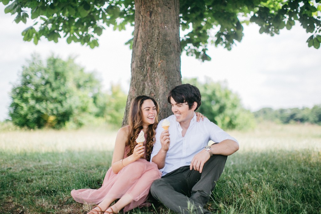 Nicholas-lau-photo-photography-fine-art-wedding-engagement-london-uk-photographer-wanstead-park-summer-love-cute-couple-la-land-garden-enjoying-icecream-under-a-tree