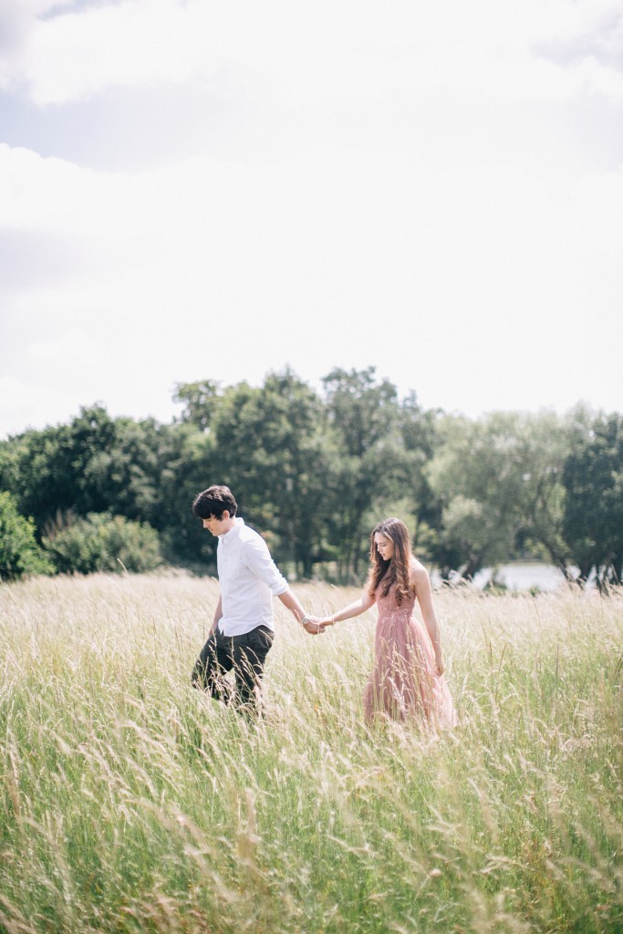 Nicholas-lau-photo-photography-fine-art-wedding-engagement-london-uk-photographer-wanstead-park-summer-love-cute-couple-la-land-garden-meadow-walk