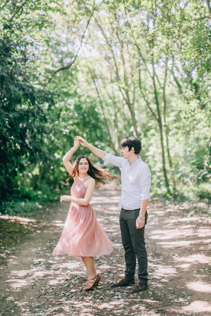 Nicholas-lau-photo-photography-fine-art-wedding-engagement-london-uk-photographer-wanstead-park-summer-love-cute-couple-la-land-garden-spinning-dancing
