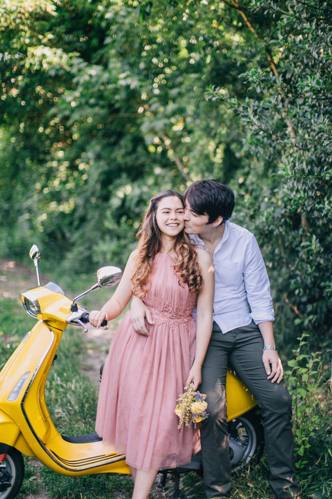 Nicholas-lau-photo-photography-fine-art-wedding-engagement-london-uk-photographer-wanstead-park-summer-love-cute-couple-la-land-garden-vespa-yellow-ride