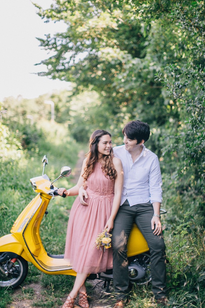 Nicholas-lau-photo-photography-fine-art-wedding-engagement-london-uk-photographer-wanstead-park-summer-love-cute-couple-la-land-garden-yellow-vespa-over-the-hills